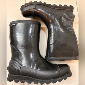 Sorel Rain Boots size 7.5 **NEVER WORN**